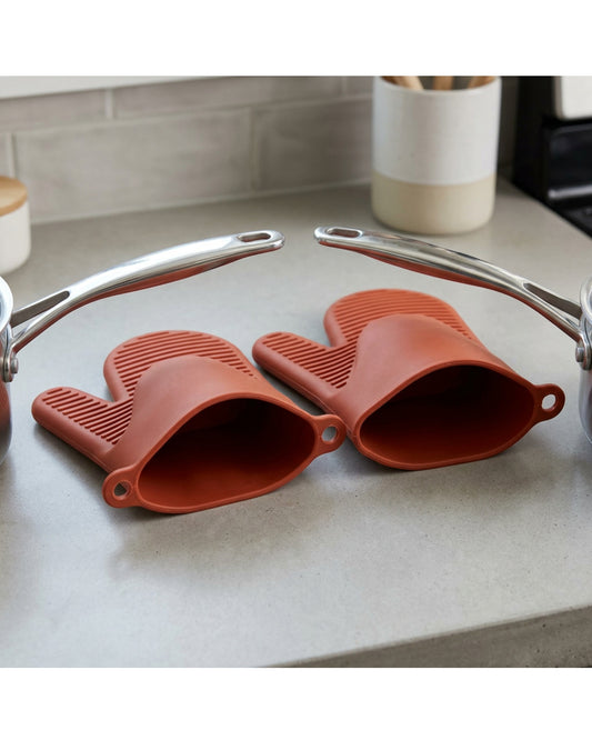 Nevas Silicone Pinch Oven Mitt Pair 11 x 8 cm Terracotta - Lifestyle view