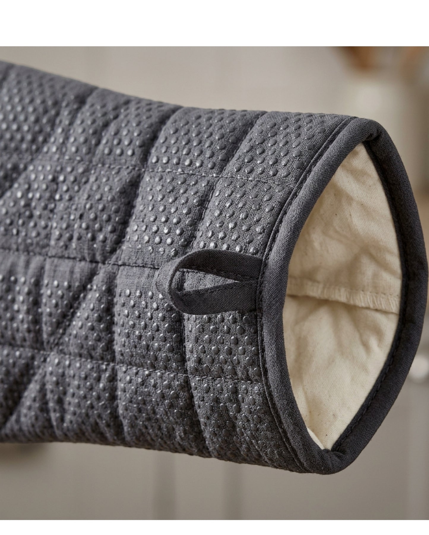 Nevas Double-Ended Quilted Oven Glove 88 x 18 cm Charcoal - Detail view