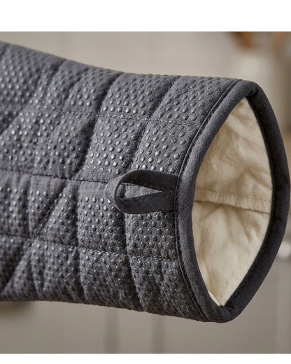 Nevas Double-Ended Quilted Oven Glove 88 x 18 cm Charcoal - Detail view