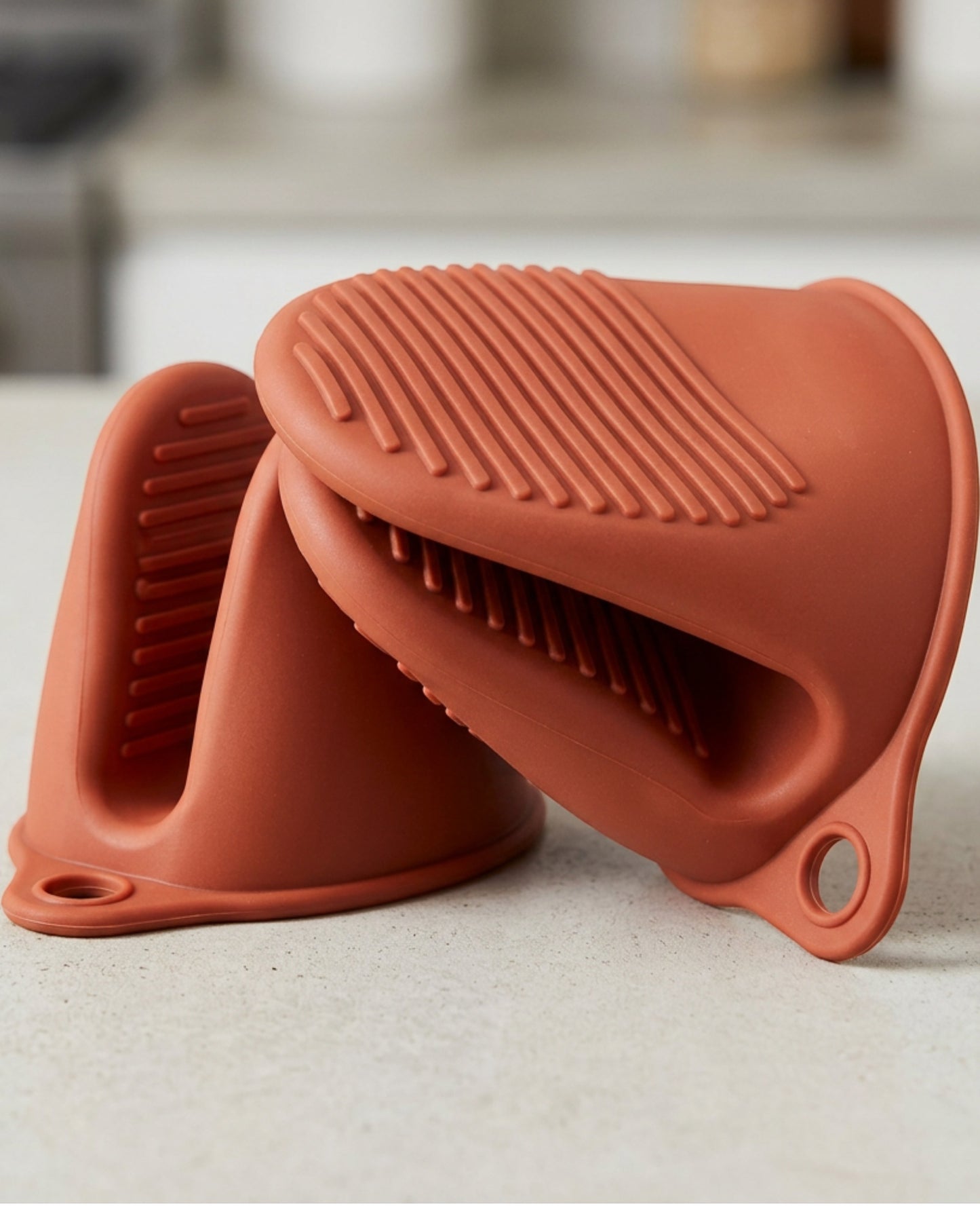 Nevas Silicone Pinch Oven Mitt Pair 11 x 8 cm Terracotta - Detail view