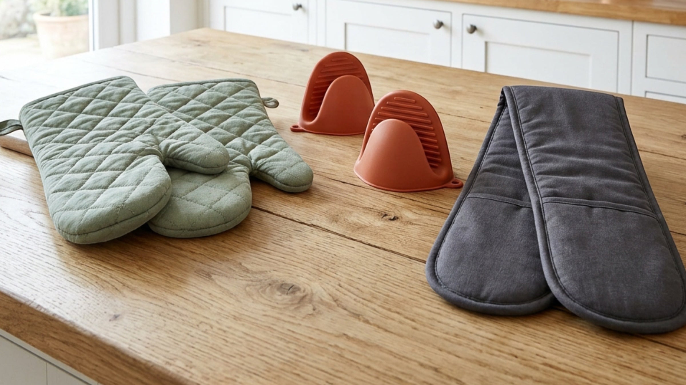Nevas Oven Mitts and Pot Holders